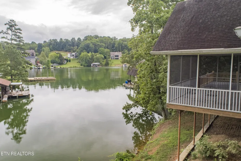 4193 Parris Drive Lenoir City, TN 37772