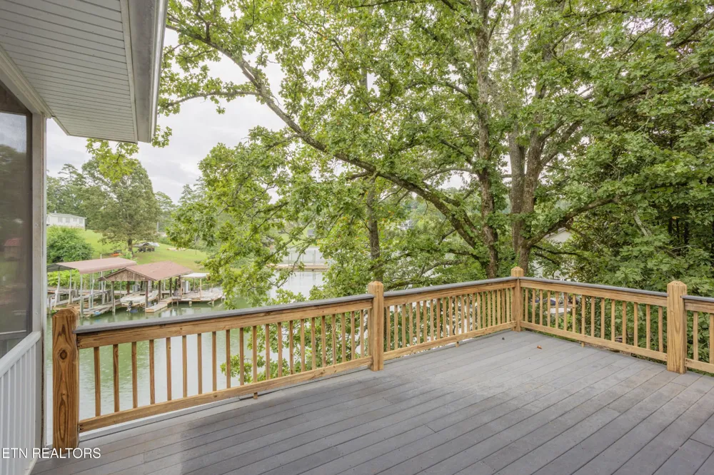 4193 Parris Drive Lenoir City, TN 37772