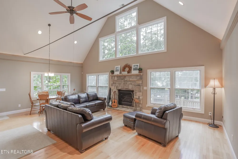 4193 Parris Drive Lenoir City, TN 37772