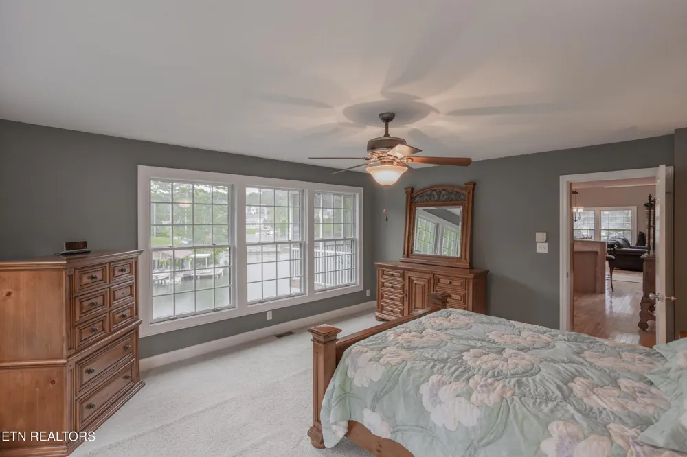 4193 Parris Drive Lenoir City, TN 37772