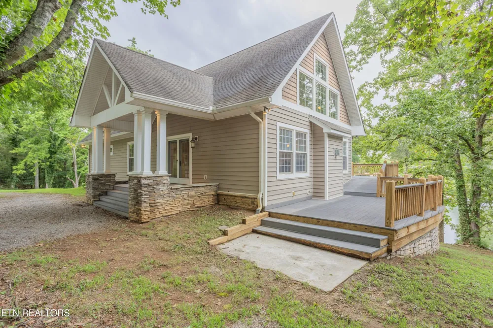 4193 Parris Drive Lenoir City, TN 37772