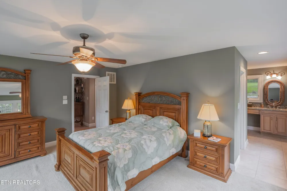 4193 Parris Drive Lenoir City, TN 37772