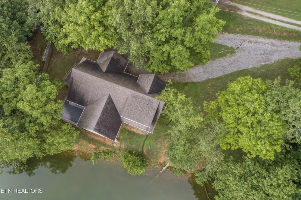 4193 Parris Drive Lenoir City, TN 37772