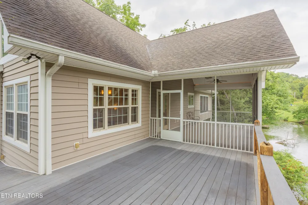 4193 Parris Drive Lenoir City, TN 37772