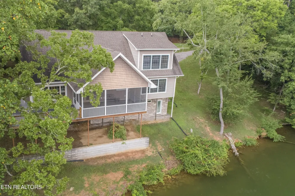 4193 Parris Drive Lenoir City, TN 37772