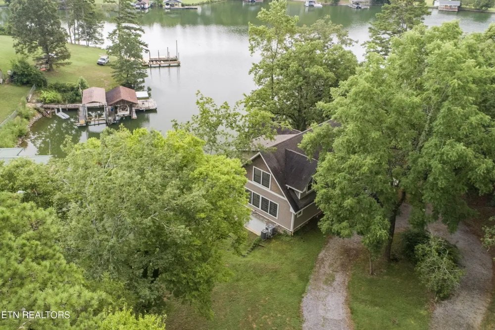 4193 Parris Drive Lenoir City, TN 37772