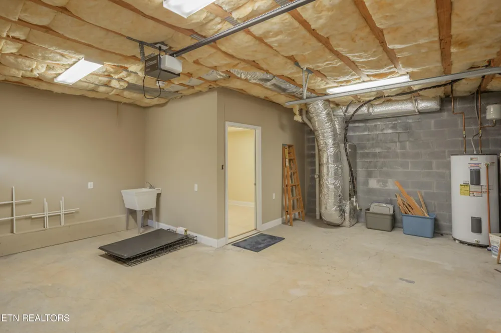 4193 Parris Drive Lenoir City, TN 37772
