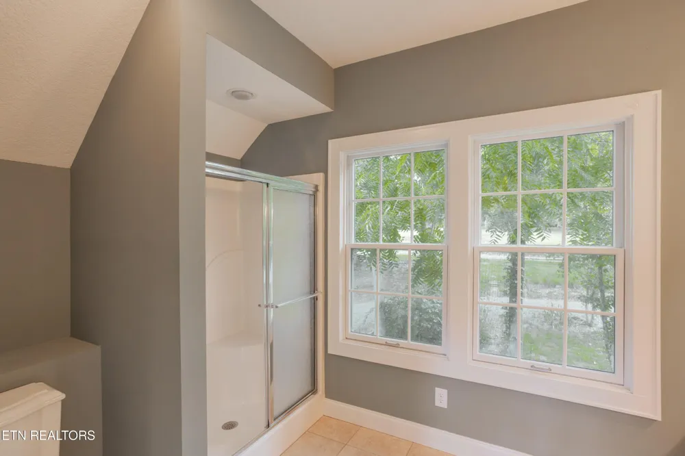 4193 Parris Drive Lenoir City, TN 37772
