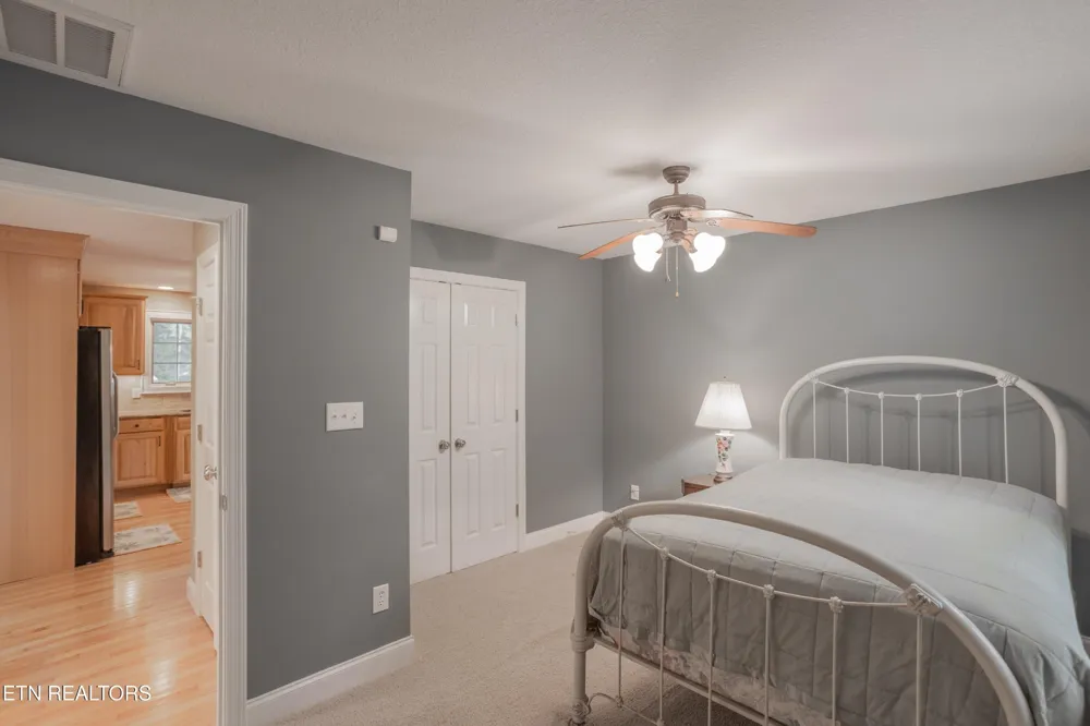 4193 Parris Drive Lenoir City, TN 37772