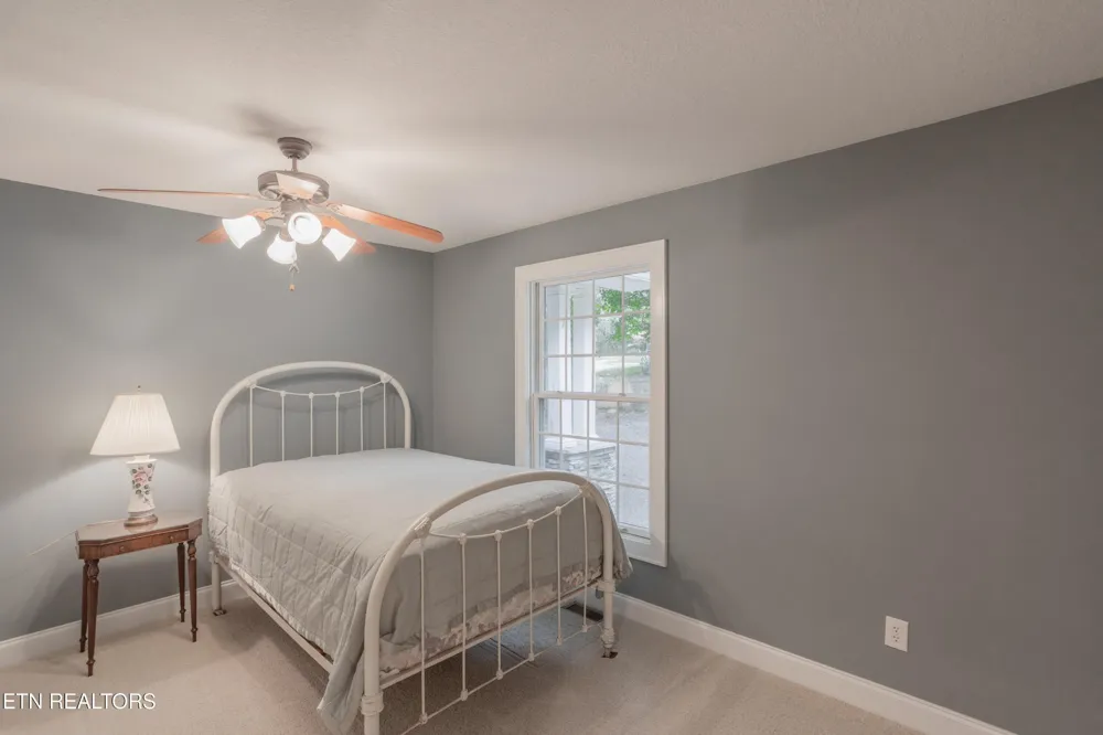 4193 Parris Drive Lenoir City, TN 37772