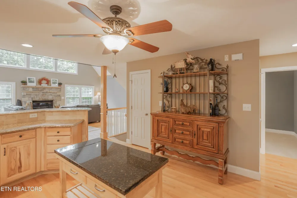 4193 Parris Drive Lenoir City, TN 37772