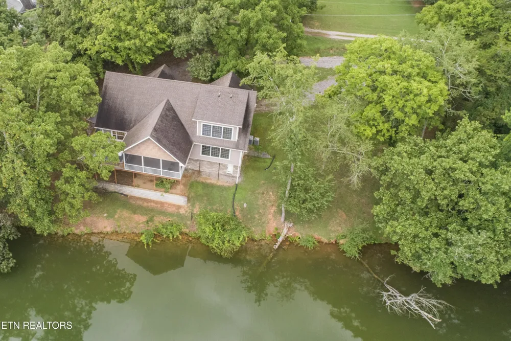 4193 Parris Drive Lenoir City, TN 37772