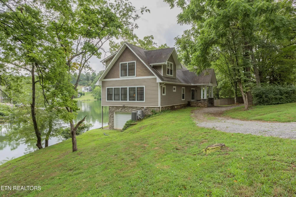 4193 Parris Drive Lenoir City, TN 37772