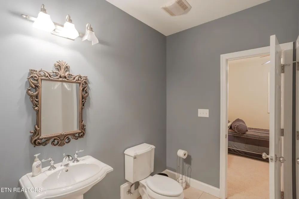 4193 Parris Drive Lenoir City, TN 37772