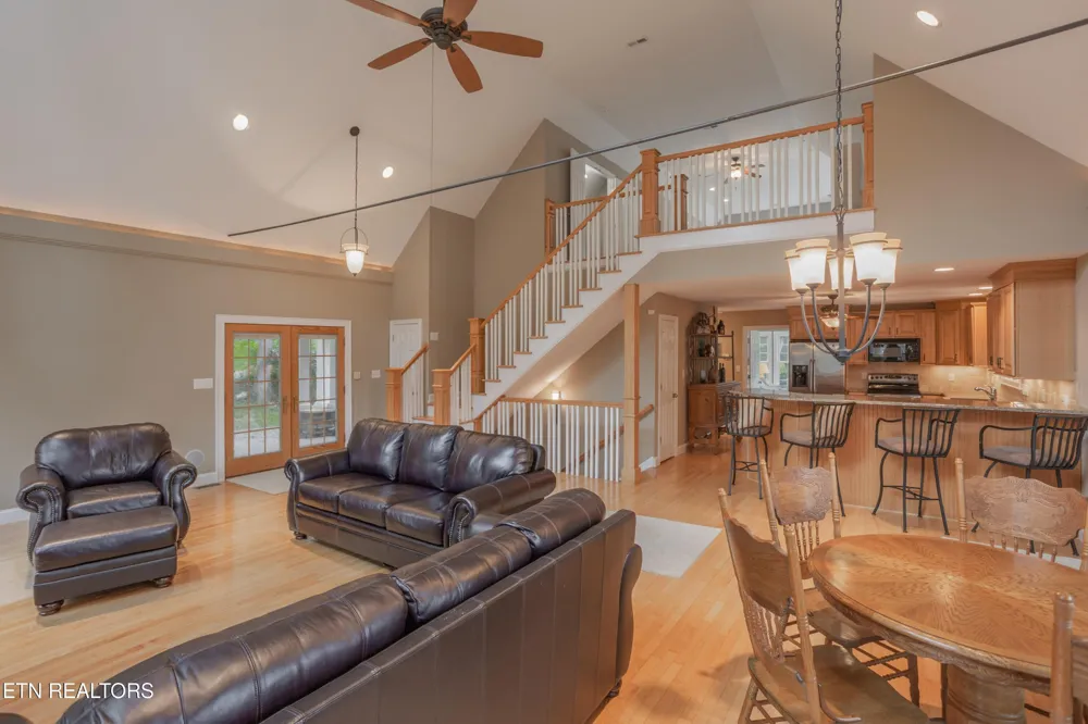 4193 Parris Drive Lenoir City, TN 37772