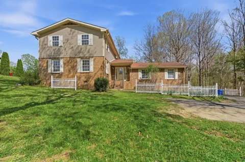 1059 Oakwood Rd