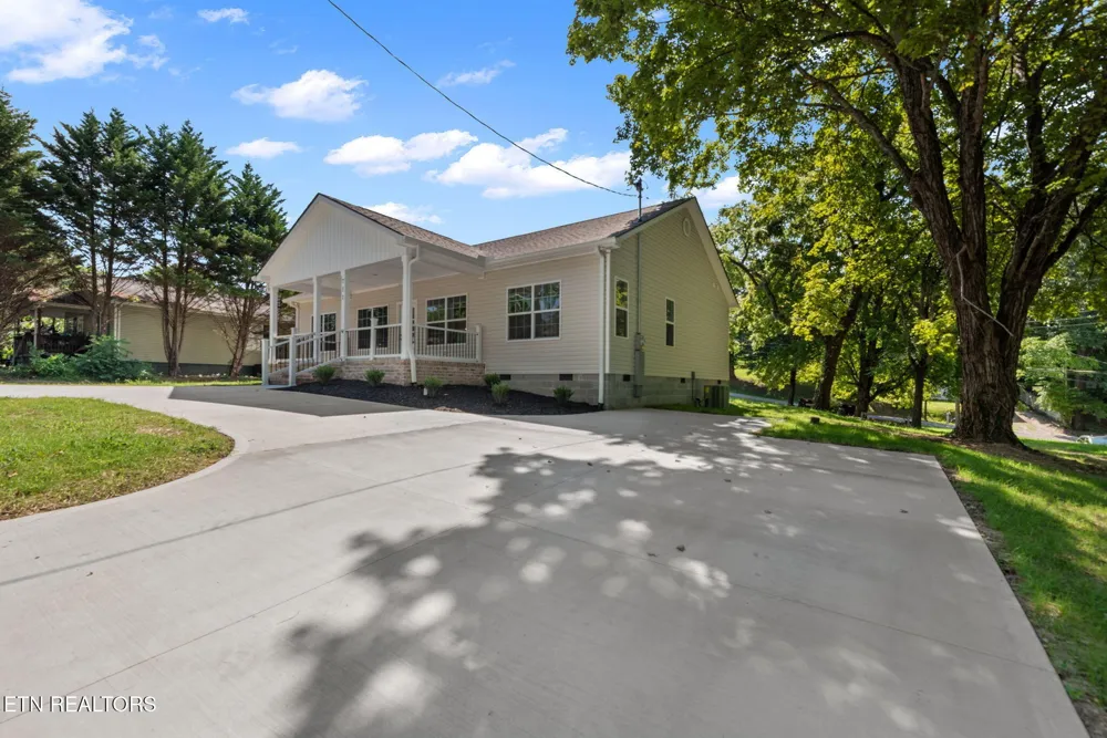 711 Byrd St Clinton, TN 37716