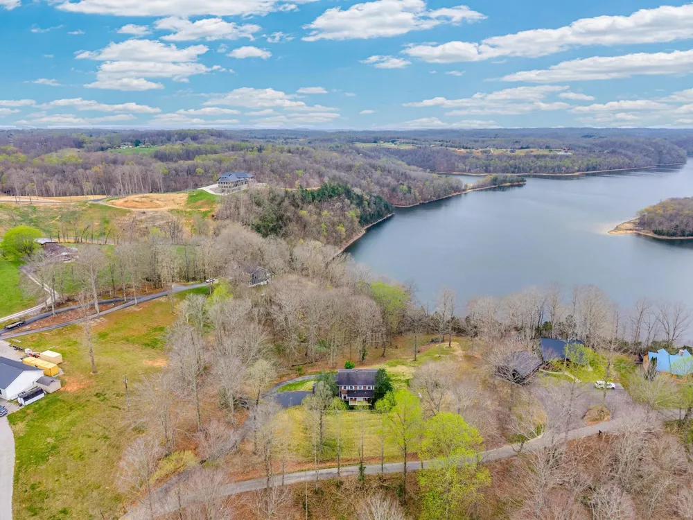 99 Hilltop Ln Byrdstown, TN 38549