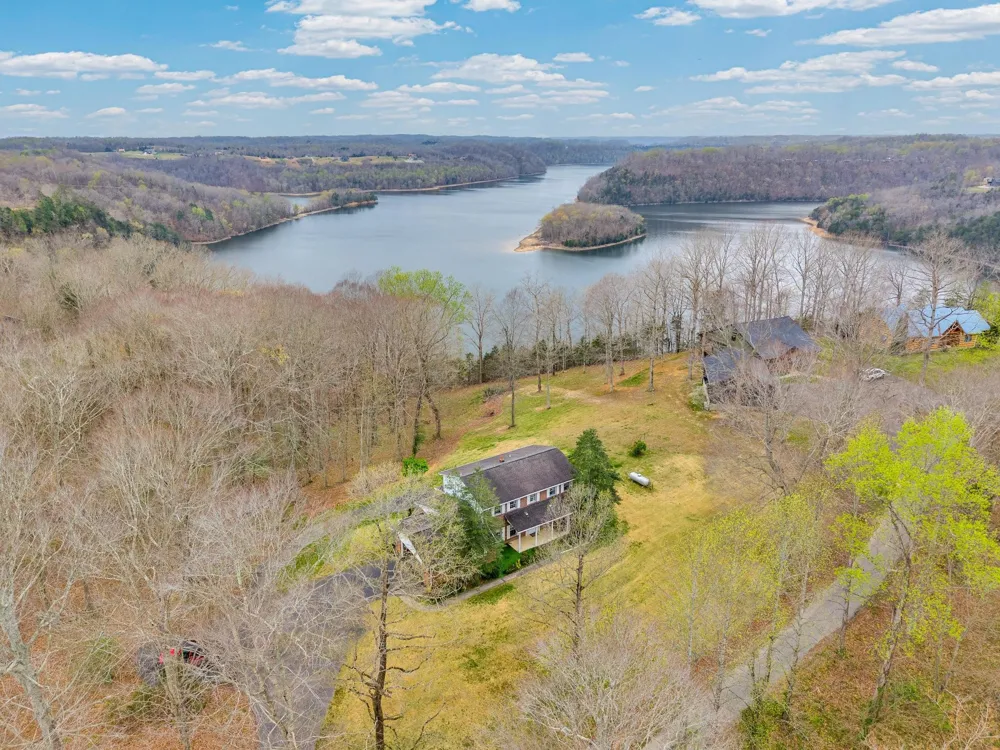 99 Hilltop Ln Byrdstown, TN 38549