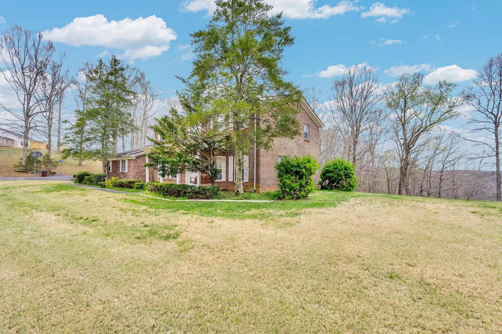 99 Hilltop Ln Byrdstown, TN 38549