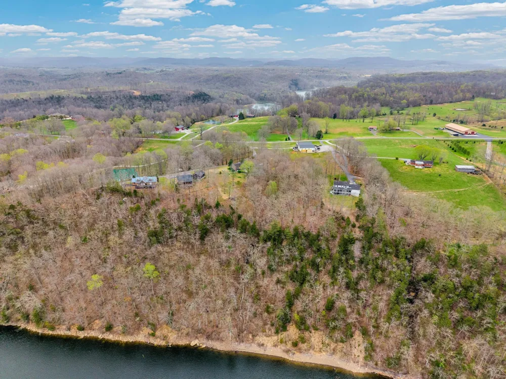 99 Hilltop Ln Byrdstown, TN 38549