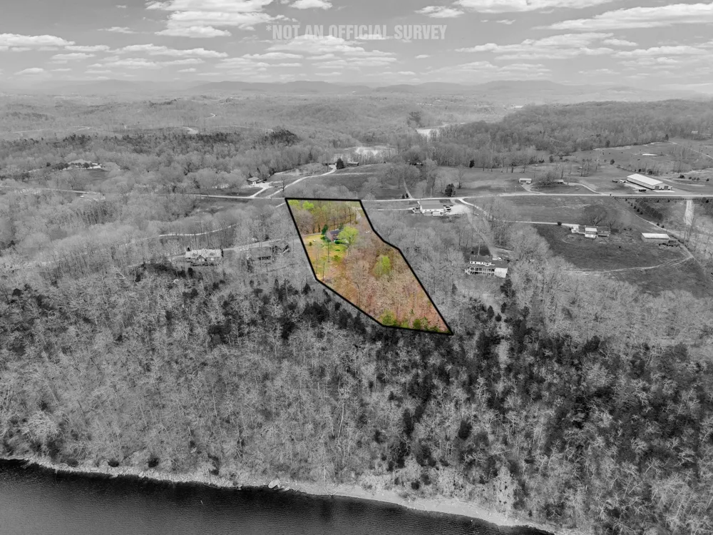 99 Hilltop Ln Byrdstown, TN 38549