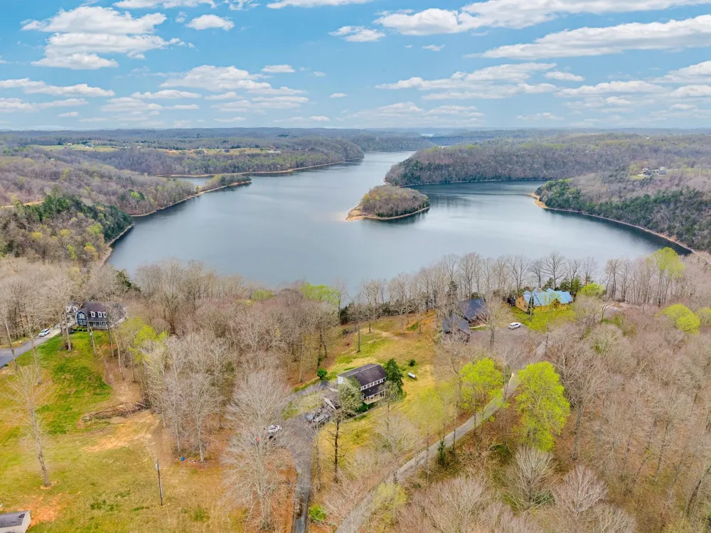 99 Hilltop Ln Byrdstown, TN 38549