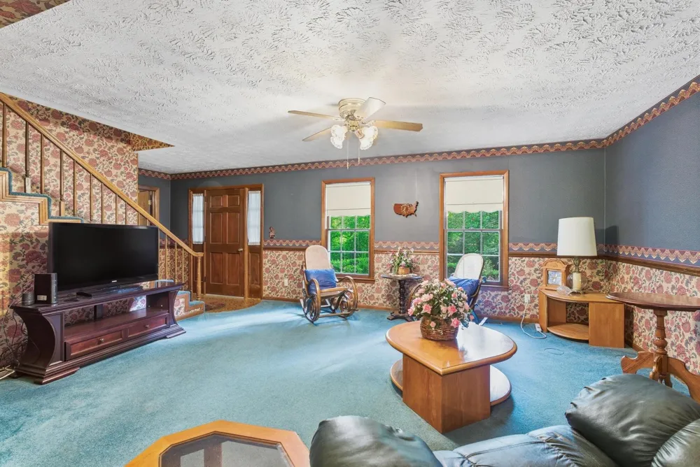 99 Hilltop Ln Byrdstown, TN 38549