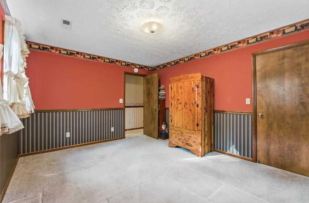 99 Hilltop Ln Byrdstown, TN 38549