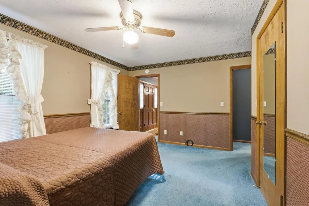 99 Hilltop Ln Byrdstown, TN 38549
