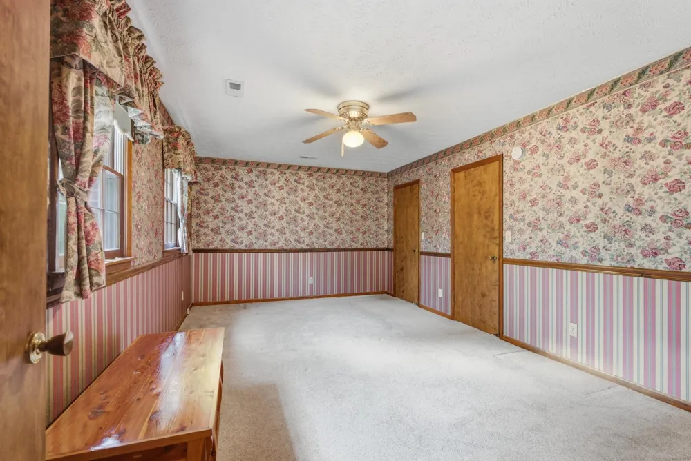 99 Hilltop Ln Byrdstown, TN 38549