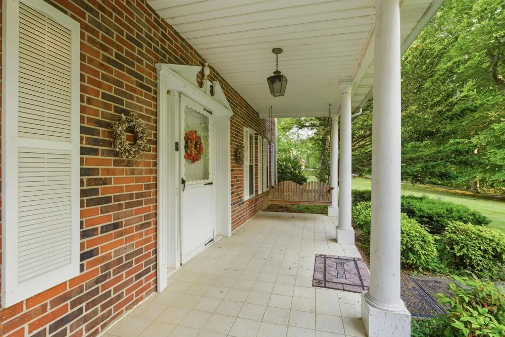 99 Hilltop Ln Byrdstown, TN 38549