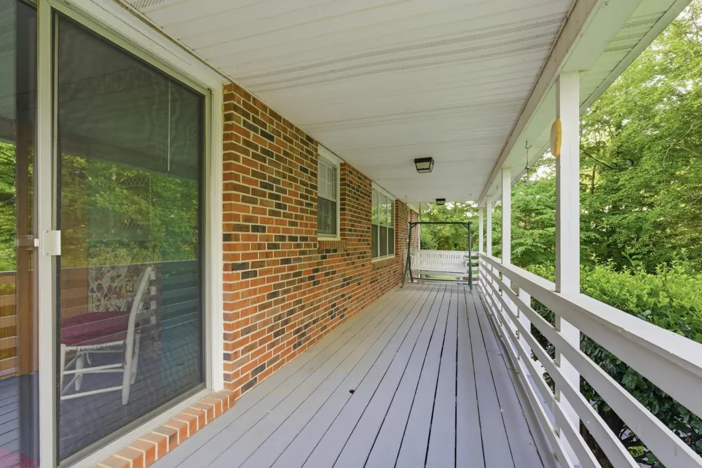 99 Hilltop Ln Byrdstown, TN 38549