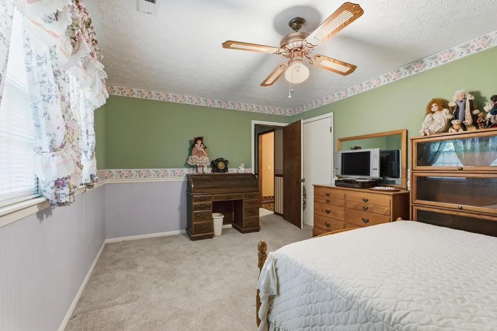 99 Hilltop Ln Byrdstown, TN 38549