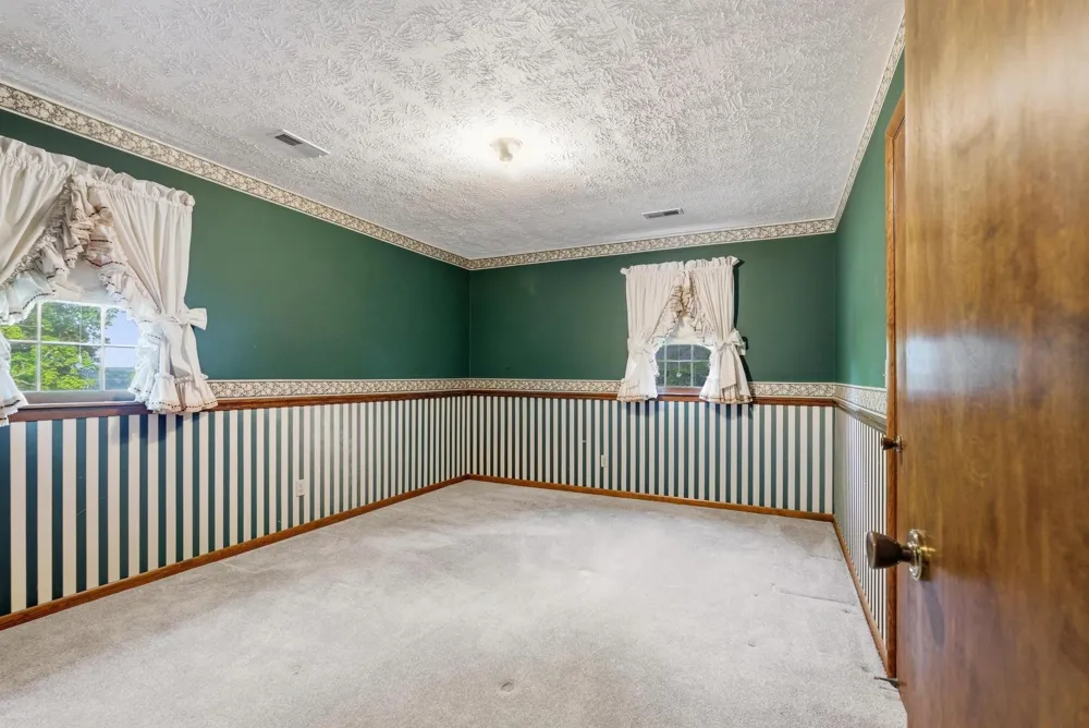 99 Hilltop Ln Byrdstown, TN 38549