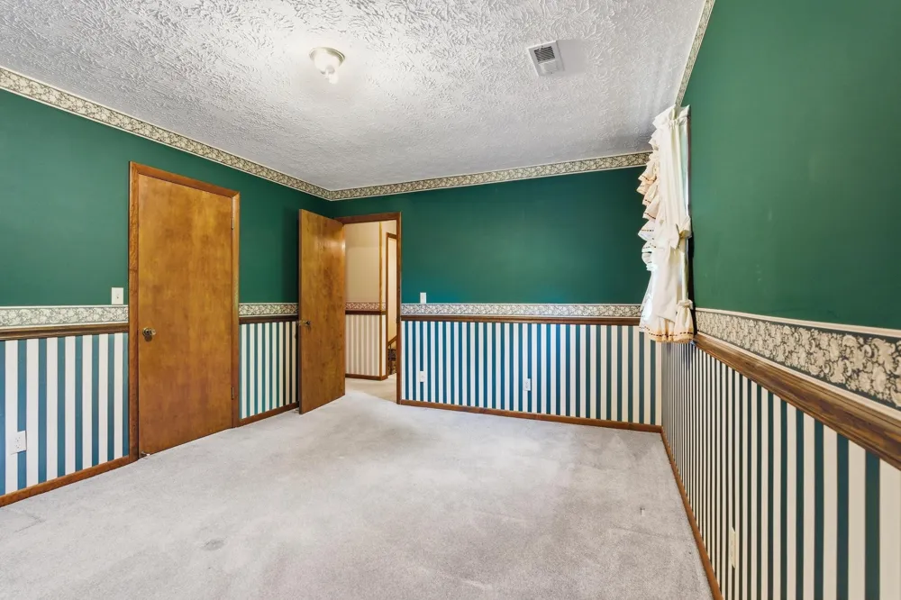 99 Hilltop Ln Byrdstown, TN 38549