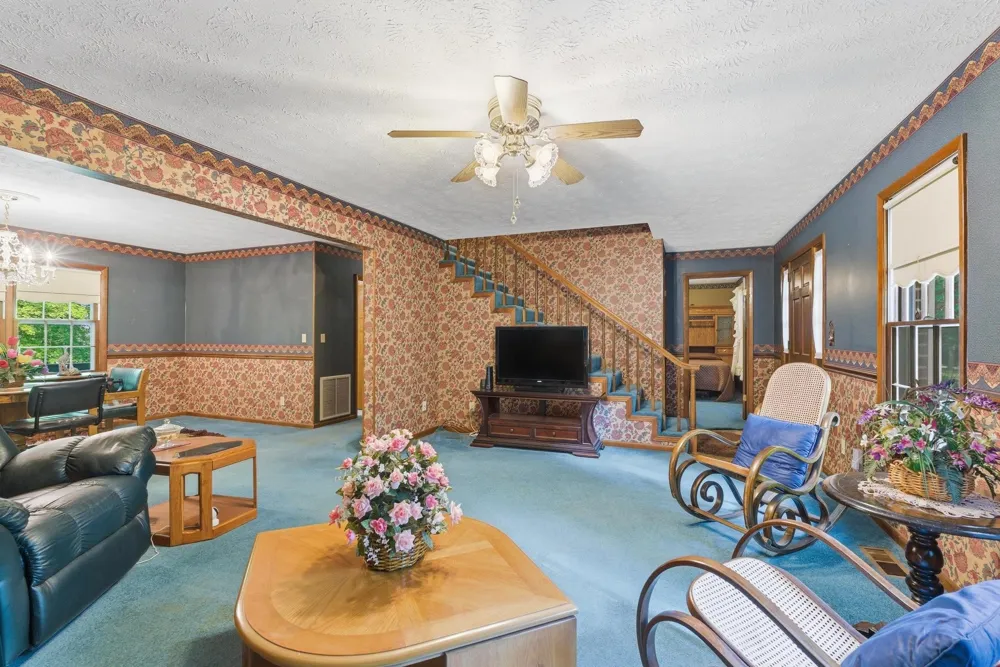 99 Hilltop Ln Byrdstown, TN 38549