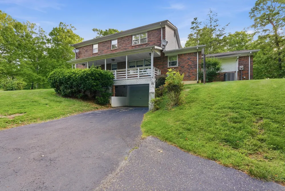 99 Hilltop Ln Byrdstown, TN 38549