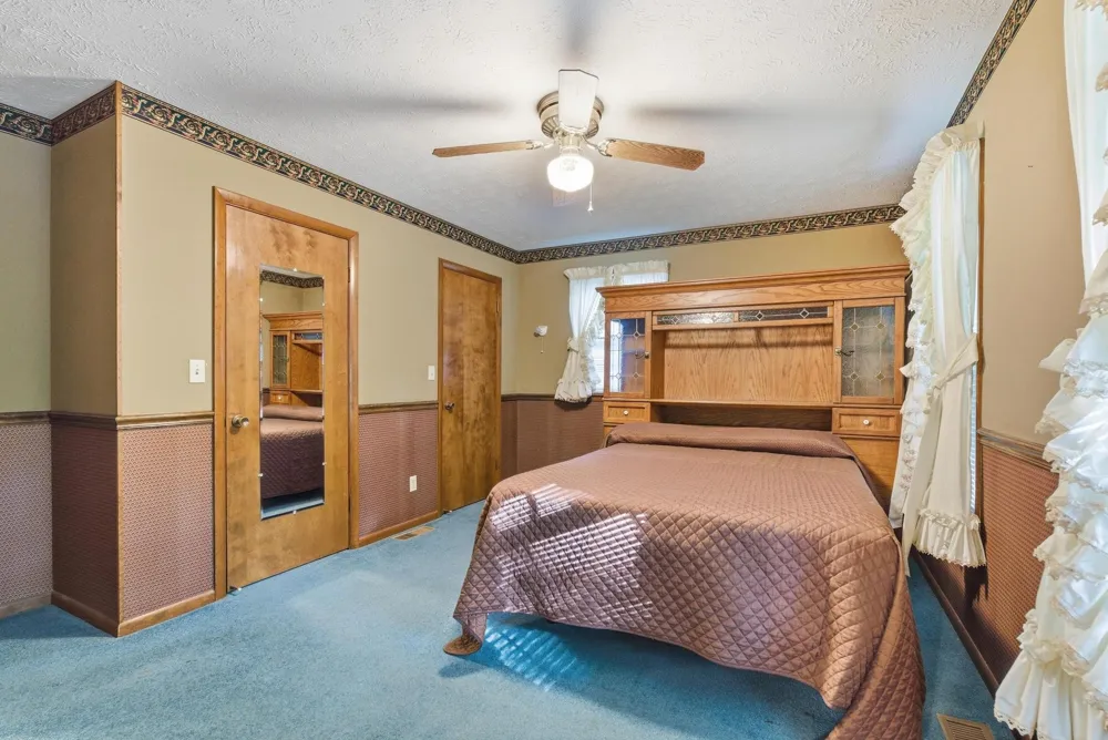 99 Hilltop Ln Byrdstown, TN 38549