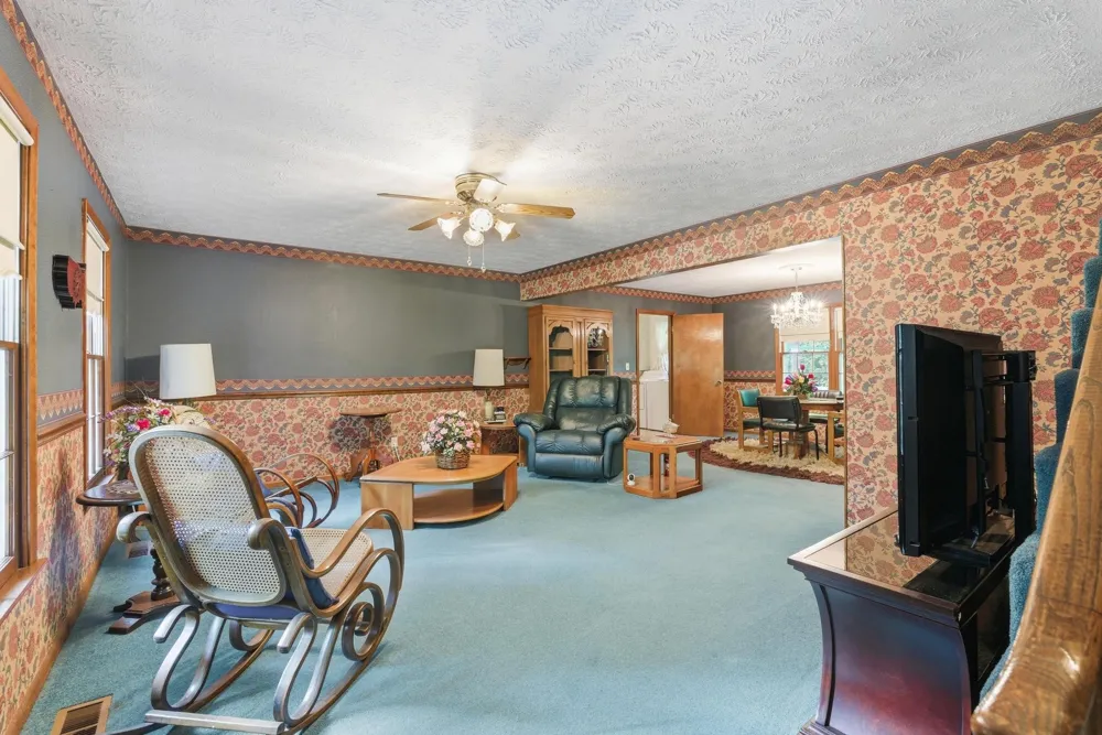 99 Hilltop Ln Byrdstown, TN 38549