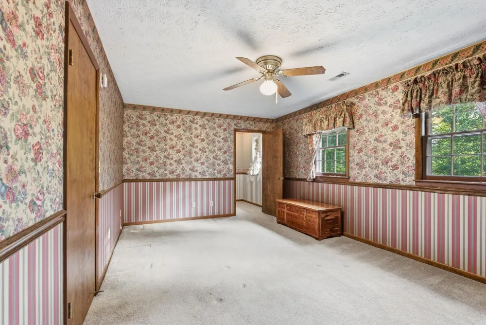 99 Hilltop Ln Byrdstown, TN 38549