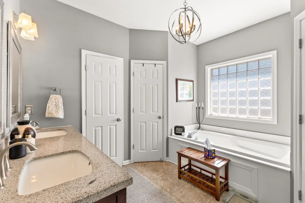 106 Meadowood Loop Burns, TN 37029