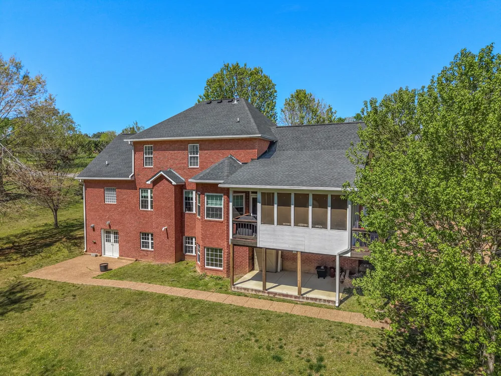 106 Meadowood Loop Burns, TN 37029