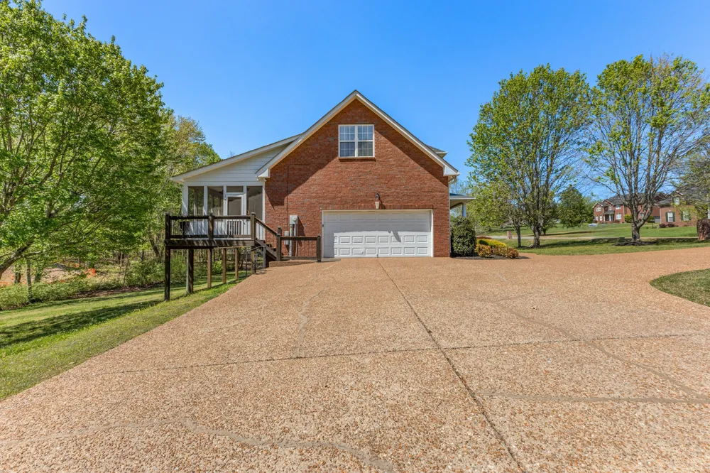 106 Meadowood Loop Burns, TN 37029