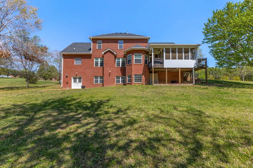 106 Meadowood Loop Burns, TN 37029
