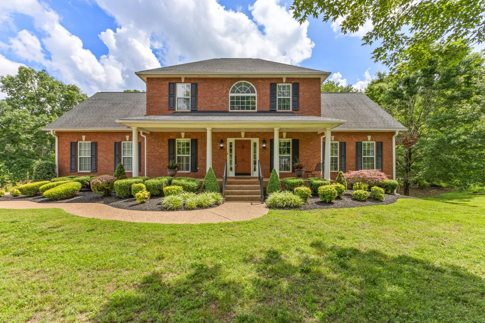 106 Meadowood Loop Burns, TN 37029