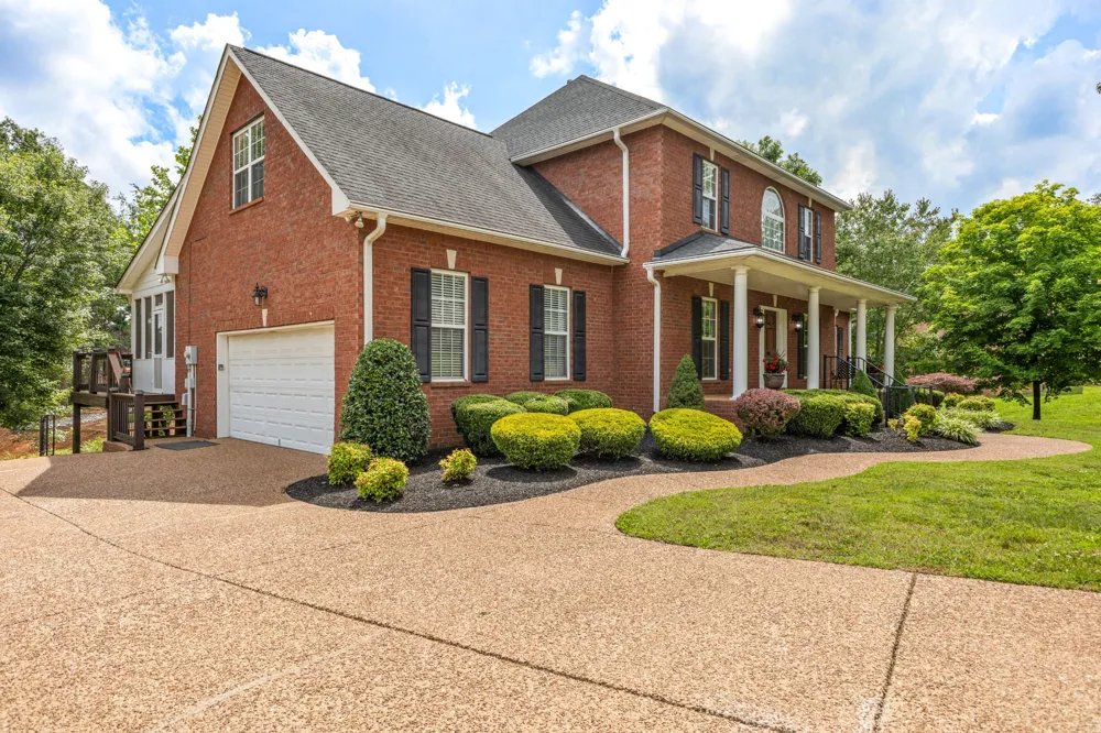 106 Meadowood Loop Burns, TN 37029