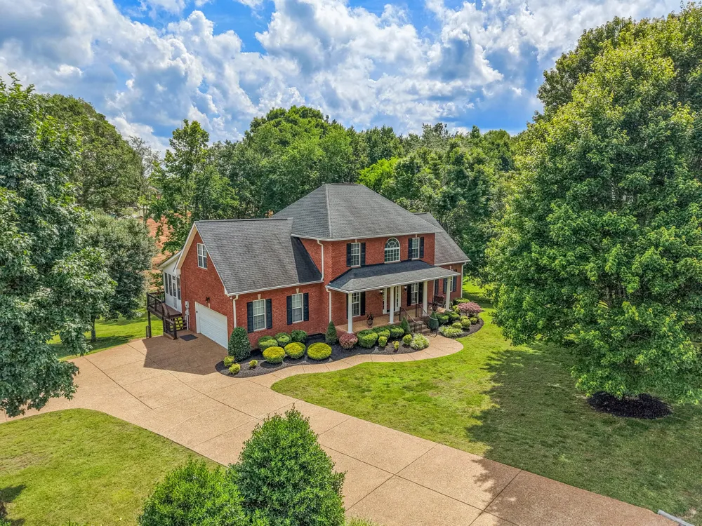 106 Meadowood Loop Burns, TN 37029