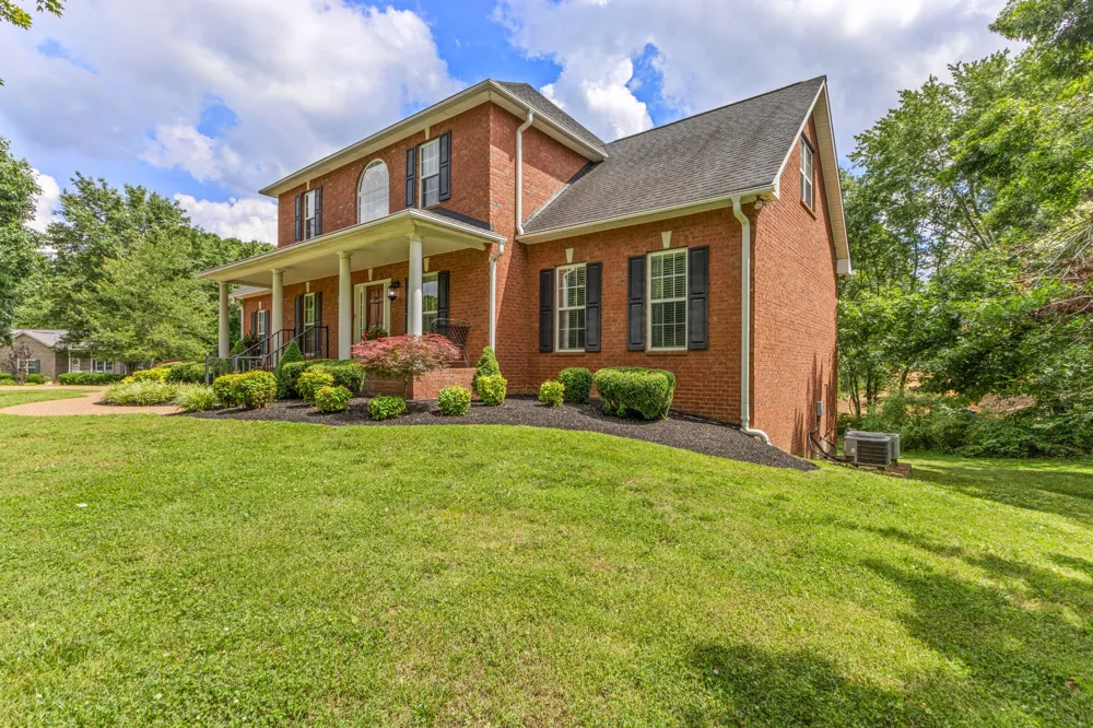 106 Meadowood Loop Burns, TN 37029