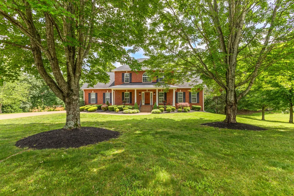 106 Meadowood Loop Burns, TN 37029